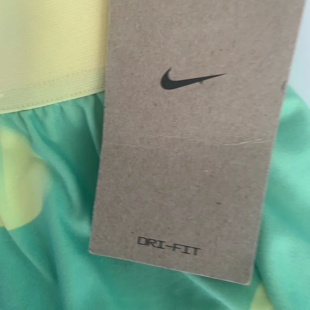 Nike Dri-FIT Yellow and Green tennis Skirt NWT girls small athleisure spring